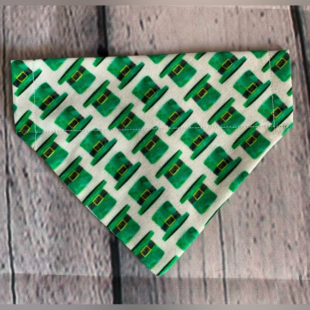 Handmade: Small Green Hat Pet Bandana